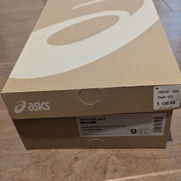 Asics Novablast Blue/White Size 9 Carrier Gray/Safety Yellow - Picture 3 of 3